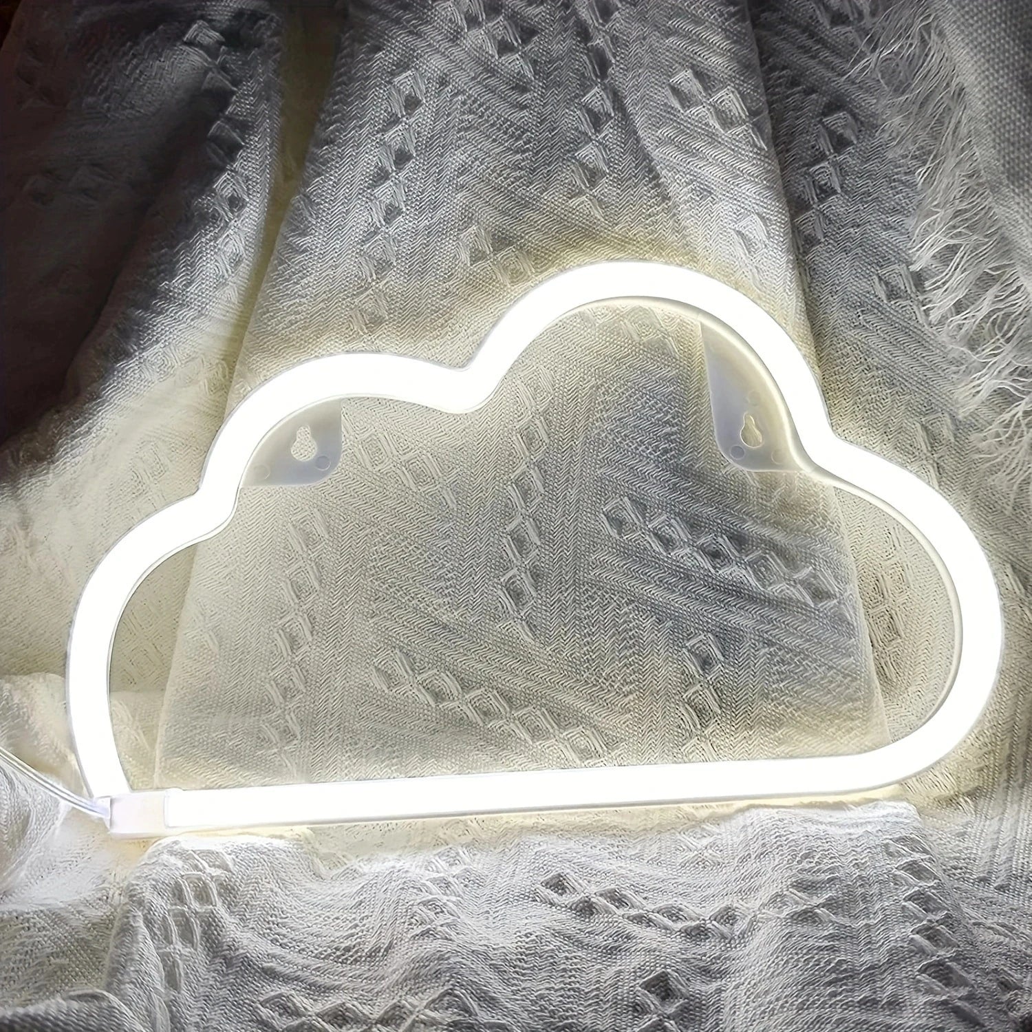 Cloud neon light logo, USB or battery powered novel night light, used to decorate girls' bedrooms, birthday party gifts, wedding